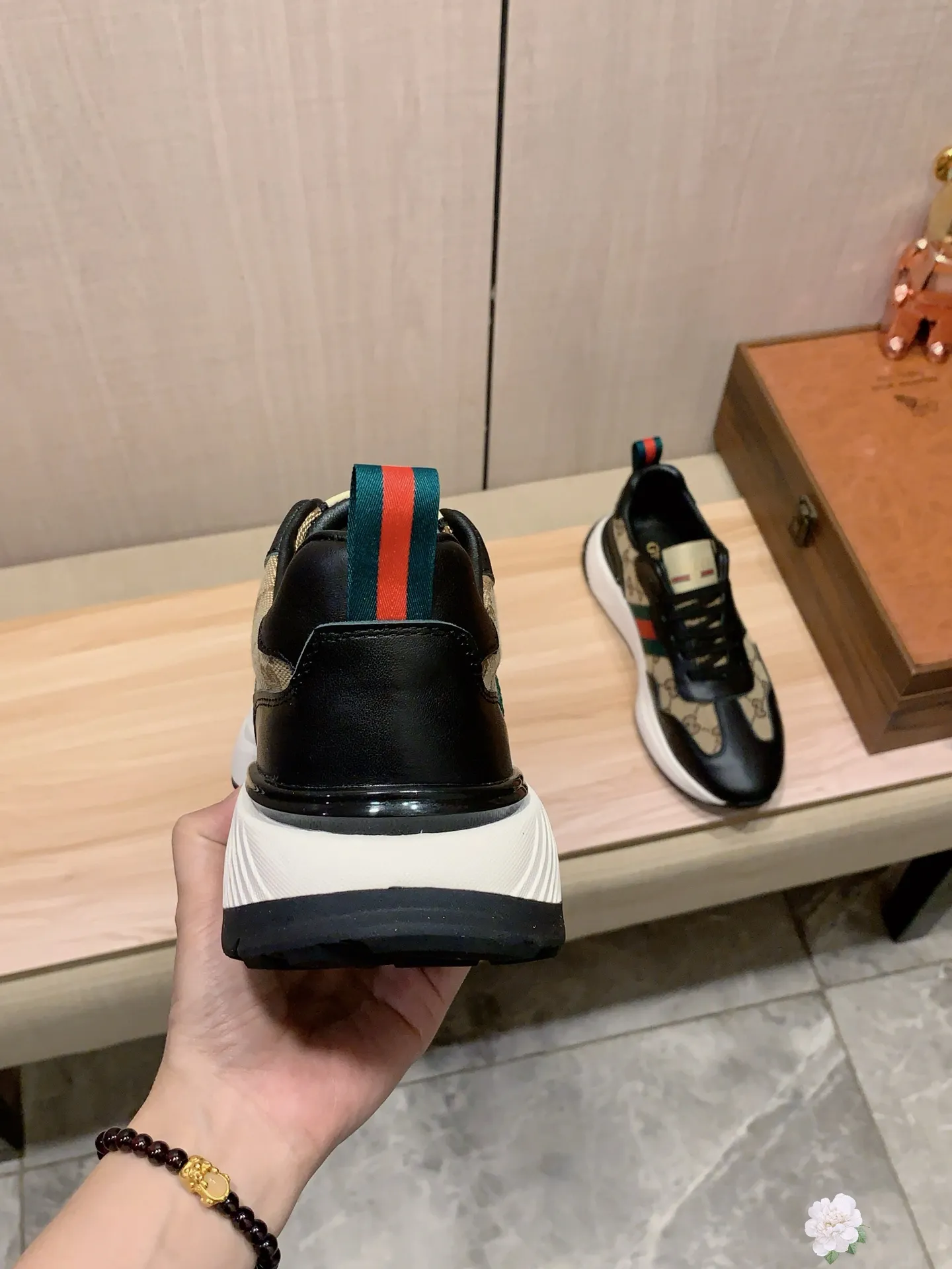 Men's men's shoes💰460💰💰🎩🎩[Lightning][Lightning] "Gucci*" The latest • popular casual shoes, top brand [seduce] luxury ~ purchasing agency, top ~ quality. [Strong] The upper is made of imported breathable cowhide with woven material ➕ breathable sheepskin feet (•) and fine workmanship. The original stylish and stylish soft rubber wear-resistant and non-slip outsole is light and comfortable on the feet. The real thing looks better when photographed. 010: Size: 38-44, 4️⃣ colors selected